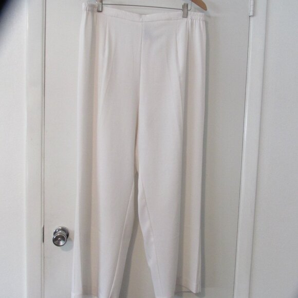 Studio 1 Black Blazer (22W) and White Pants (20W) - Picture 8 of 14